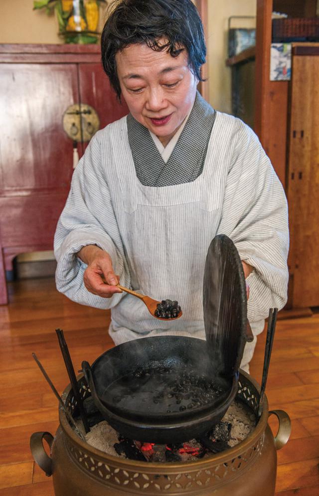 画像2: 豆を煮る|横山タカ子 信州四季暮らし