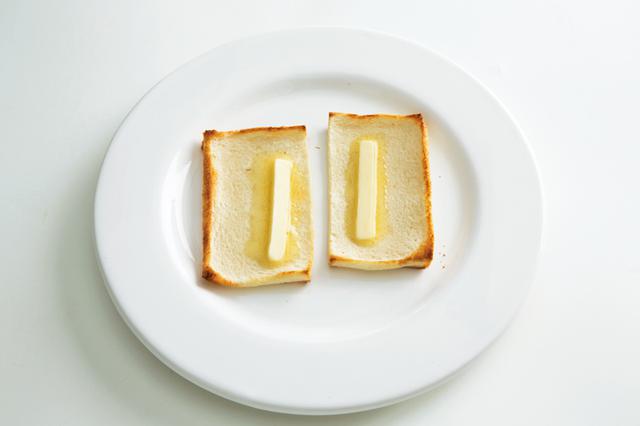 画像: 8枚切り食パンで 薄焼きバタートースト