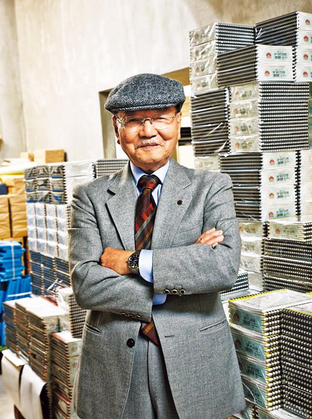 画像: 三代目社長の渡邉精二さん。大学卒業後、新商品開発の仕事に
