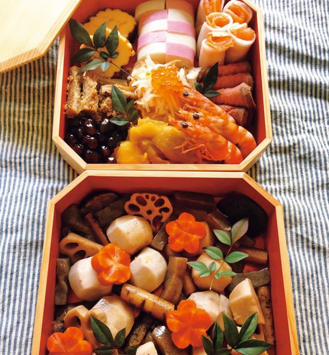 画像: お世話になった方へのおせち。黒豆は丹波産と北海道産の2種で比べ煮。同じ調味料、同じ工程でつくると、豆の違いが顕著にわかって面白かったです