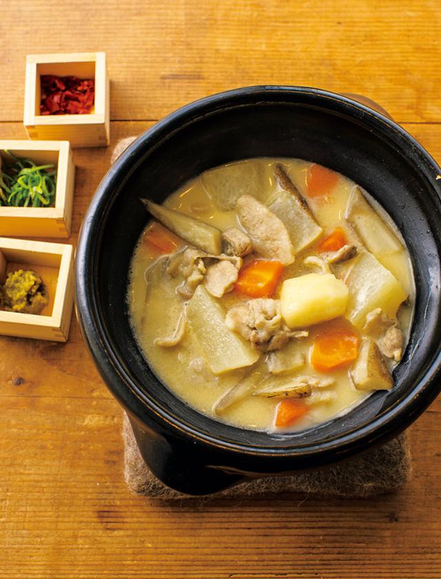 画像: 根菜と豚肉の白味噌豚汁風鍋