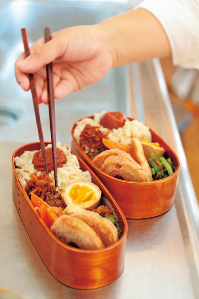 画像: 06:20 塩分、糖分。メリハリの利いたお弁当をつくる