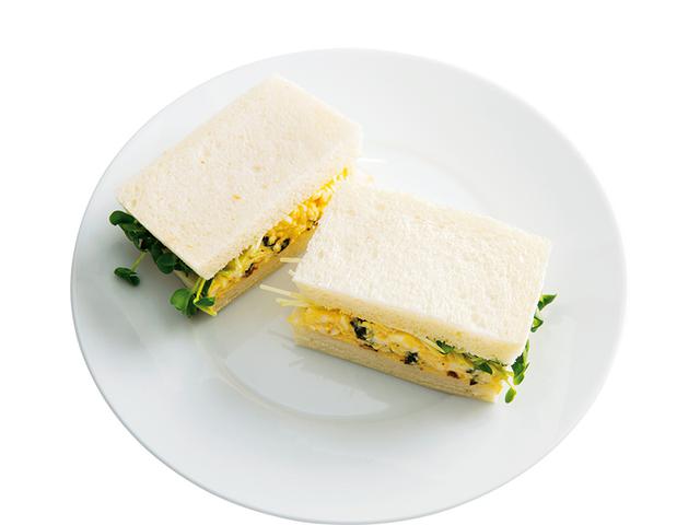 画像: 8枚切り食パンで プルーンの玉子サンド