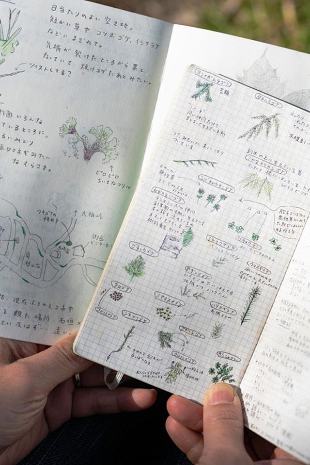 画像: 気になったらすぐに書き留められるよう、ポケットに入るサイズのノートを愛用