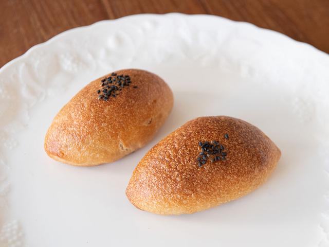 画像: 牛乳とあんこで生地を練り上げた「大納言」は、中に甘さを抑えた良質なこしあんがたっぷり