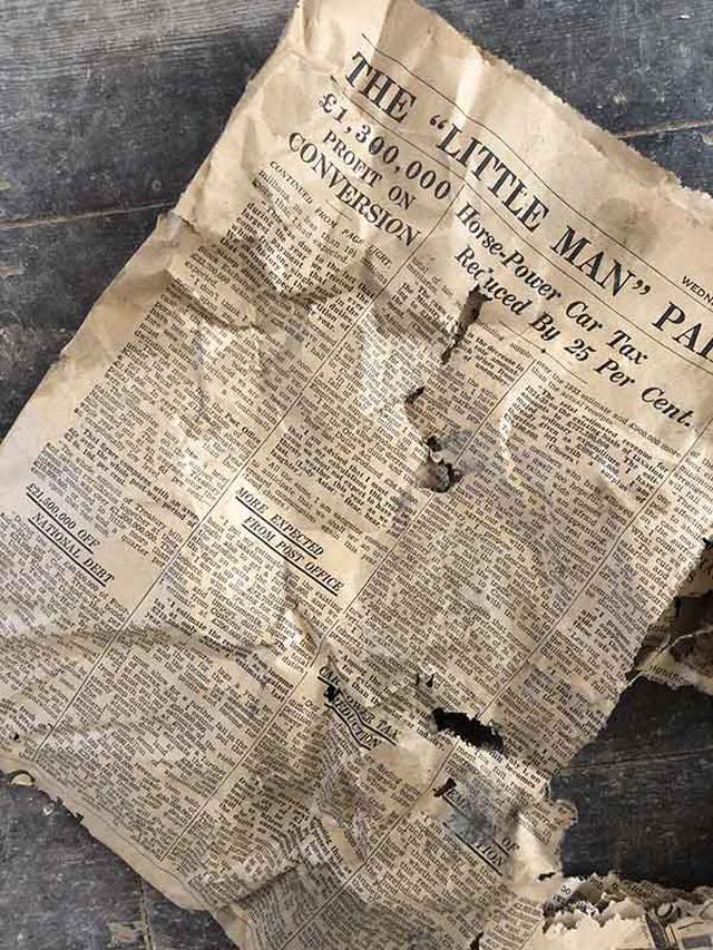画像: 床下から出てきた1934年の新聞。読むとタイムスリップしたようで楽しい