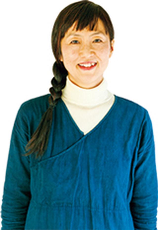 画像: 人を出迎える玄関を手づくりのほうきできれいに