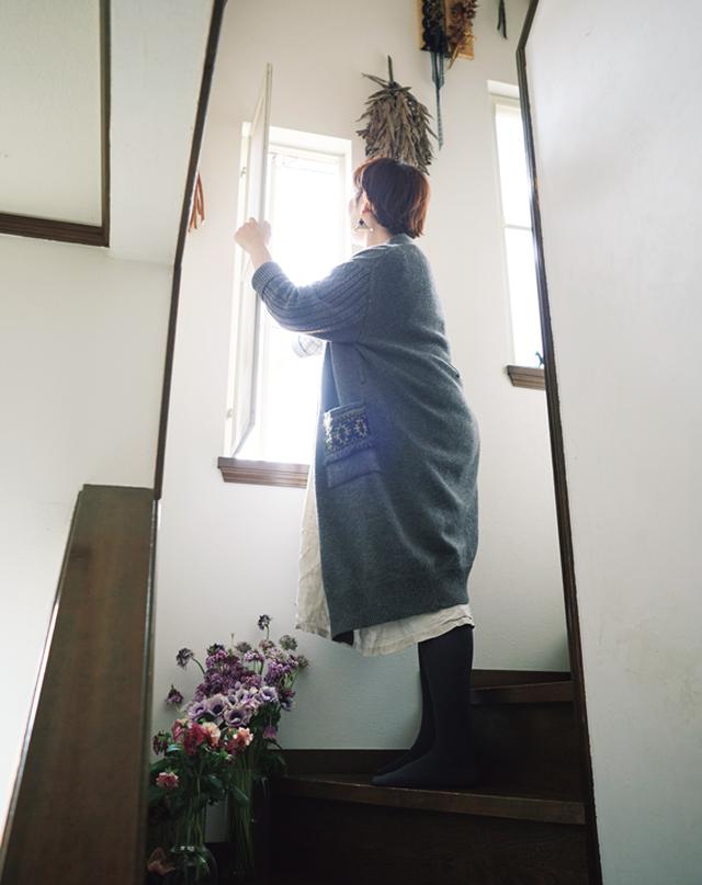 画像: 5:40 2階を換気し、子どもを起こす、ベッドまわりの整頓