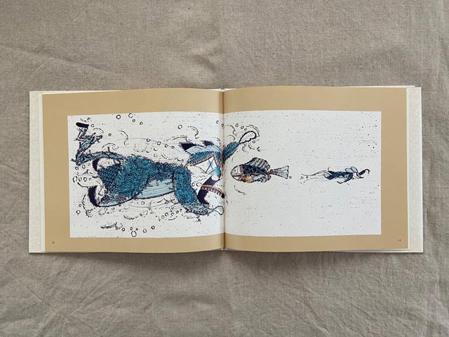 画像: 水がきらいなはずの猫、ねずみを追って飛び込んでしまいました!
