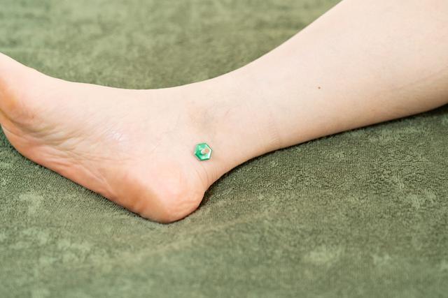 画像: 腎のチカラを増すツボをもう一つ。「“太谿(たいけい)”といって、内くるぶしとアキレス腱の間のくぼみにあります(位置は写真参照)」