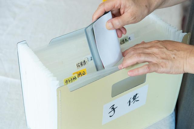 画像: 撮影用に、当時を思い出して再現してみました。医療、学校、習い事などに分類します。パパと話し合って作成するとあとあとスムーズです。