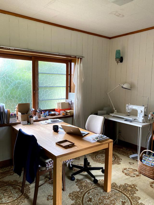 画像: 仕事部屋は自分でペンキを塗りました。