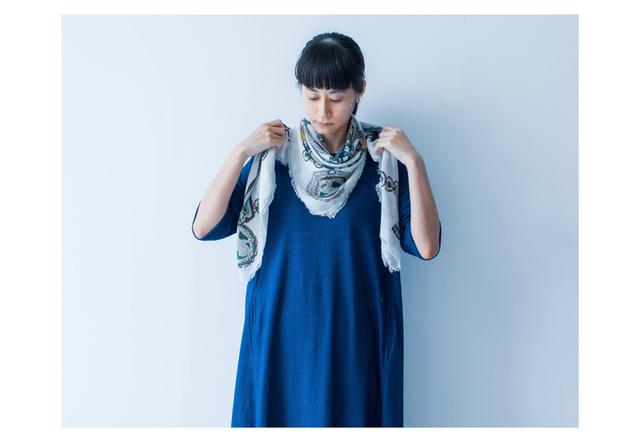 画像: 首が詰まりすぎないよう、ぐるっと巻き、
