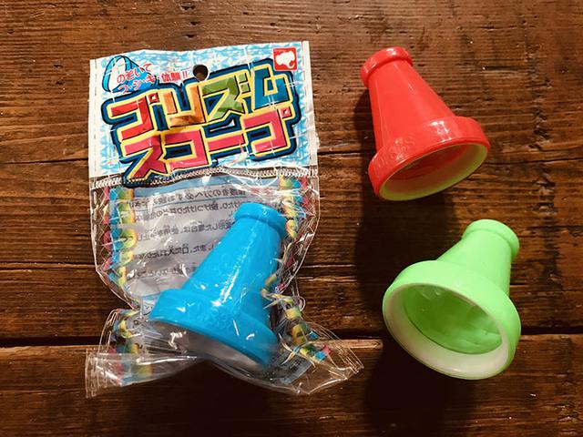 画像: おもちゃのプリズムスコープ。小さな頃、駄菓子屋さんで見たことのあるこのレンズをどうしても付けたくて、ネットで必死に探しました