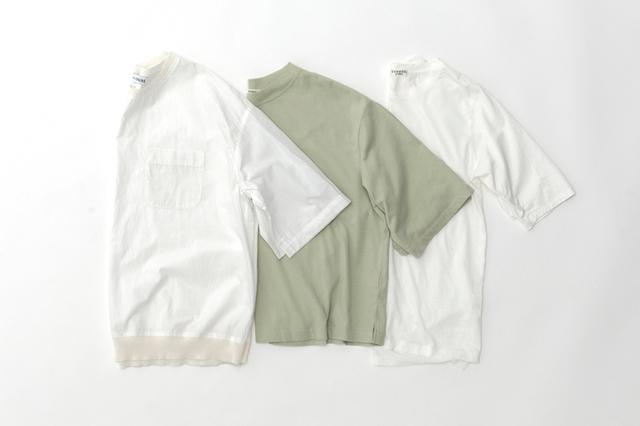 画像: 左)白プルオーバートップス ¥22,000/ヴェリテクール エ セ コパン(ヴェリテクール) 中)グリーンTシャツ ¥6,400 /アデュー トリステス 右)白Tシャツ(スタイリスト私物)