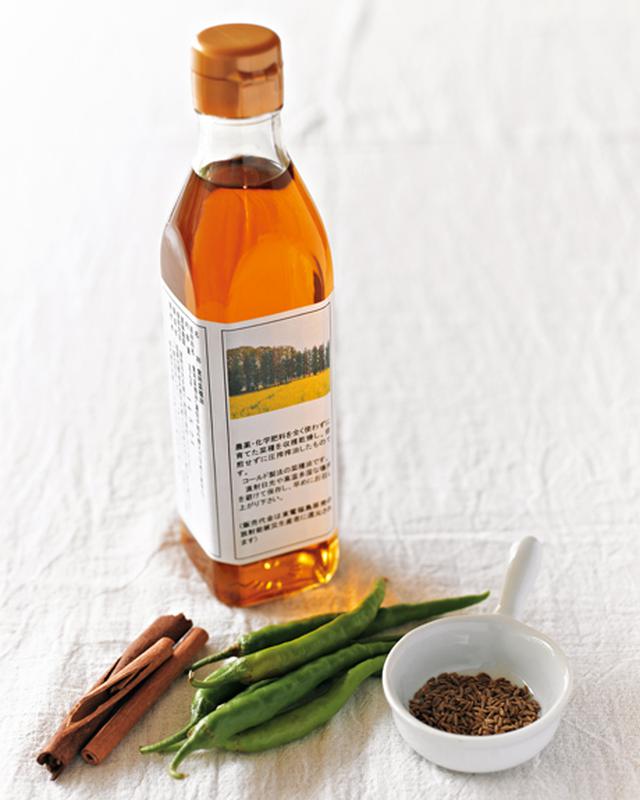 画像: 青とうがらしと、シナモン&クミンがあれば、夏カレーは完璧。クセのない、菜種油も必須