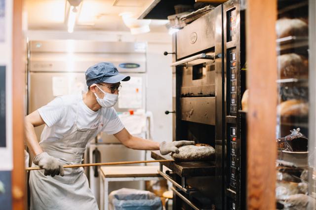 画像: 「うちのパンを食べて少しでも元気になってもらえたら」と話す