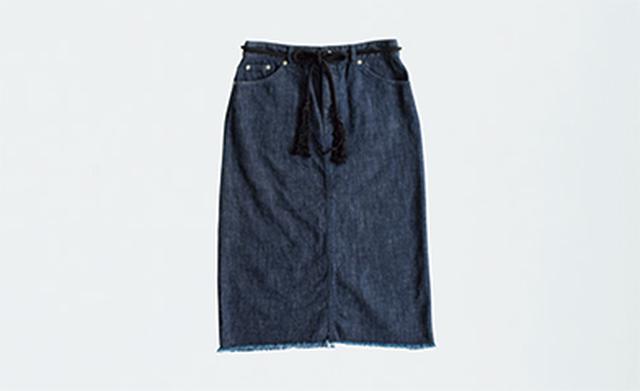 画像: デニムスカート 17,280円/マリン フランセーズⓋ。ソックス 864円/タビオⒾ