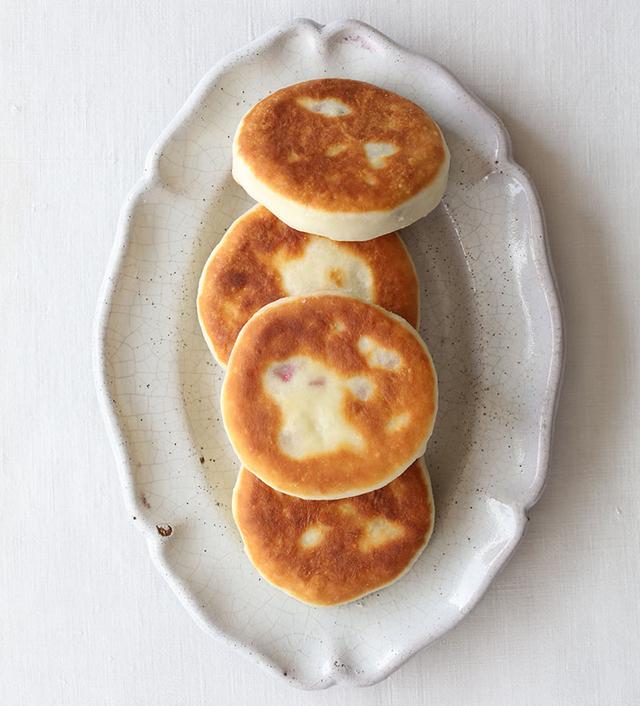 画像: ビーツ入りチーズパン