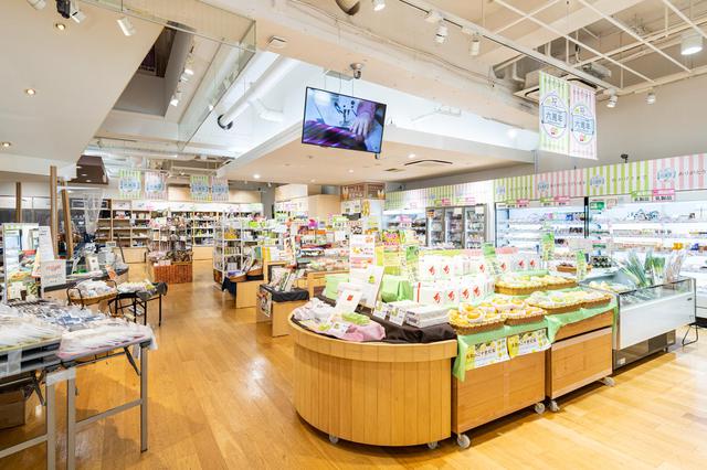 画像: 果物や野菜、お菓子、特産品、工芸品など、岡山県自慢の逸品が充実しています