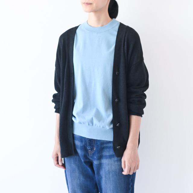 画像: ニットのトップスにニットカーディガンはNG