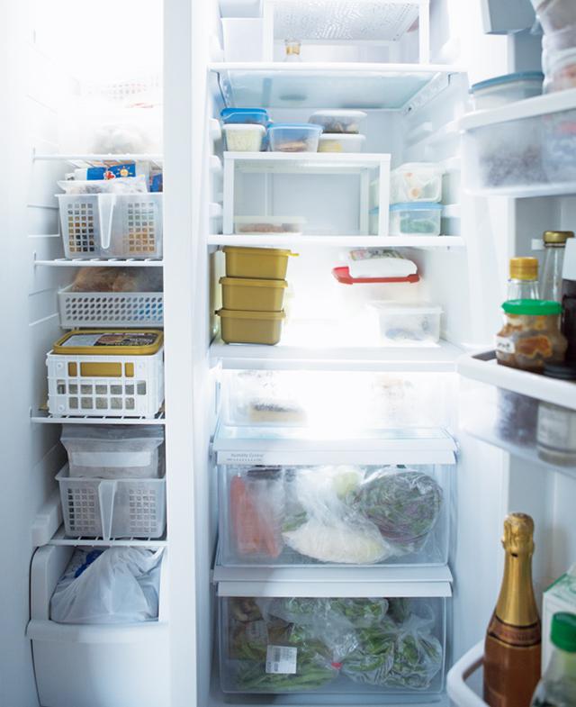 画像: 冷蔵庫の中も、常に使うことを考えて食材がきちんと保存されている