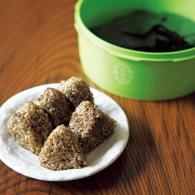 画像: 焼きのりは「田庄」のものと決めている。朝ごはんは、毎日、おにぎりに、こののりを巻いて