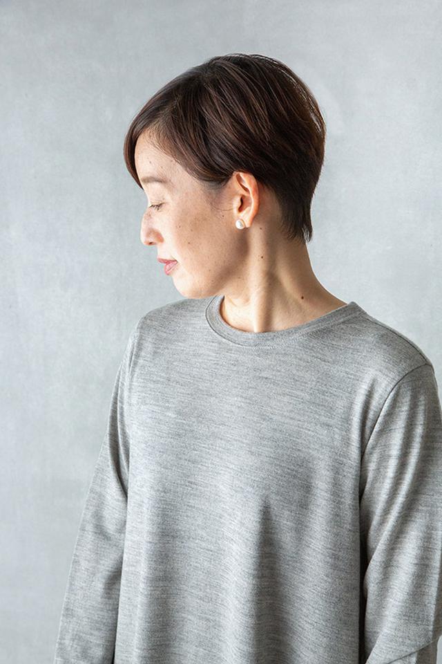 画像: 1枚で着ても透けにくい、上質なメリノウールを使用