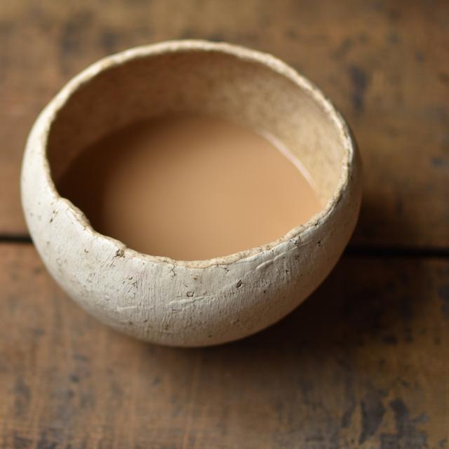画像: カフェでは「加彩ボウル」に、抹茶やカフェオレなどをいれて出しているのだそう
