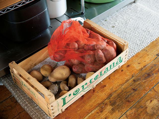 画像: 根菜類は17年選手のかわいい木箱に