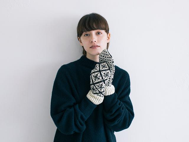 画像: 〈冬〉雪の結晶をモチーフにした編み込み模様のパターン