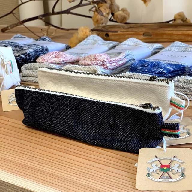 画像: 耳の部分には、ブルキナファソの国旗カラーを使用