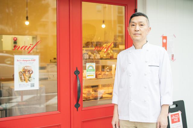 画像: 正幸さんがパンづくりを一手に引き受け、奥様のフミエさんが販売を担当