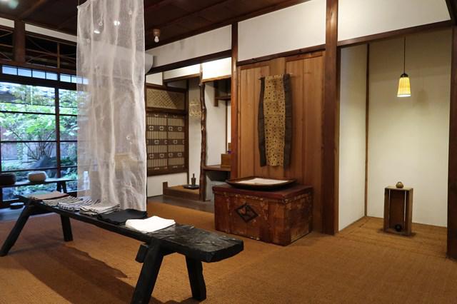 画像: 企画展の際にギャラリースペースとなる部屋。庭が見え、ほっこりと安らげます
