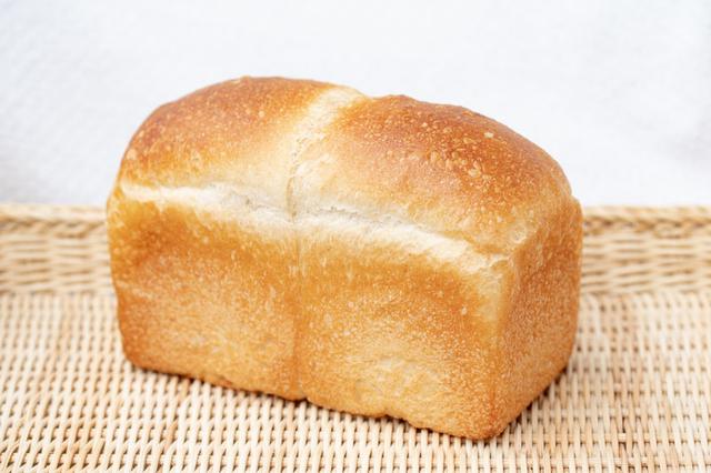 画像: 北海道産小麦「ゆめちから」に全粒粉を加えた山型食パンは、さっぱりとした塩味