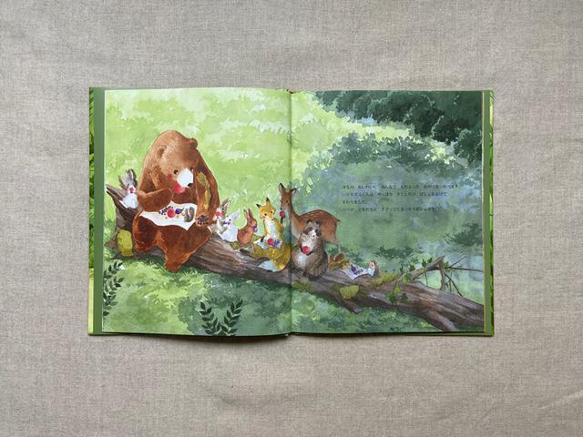 画像: 木陰でおやつタイム。