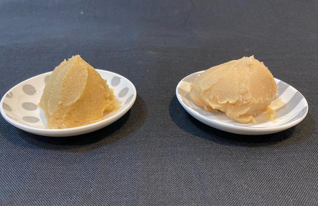 画像: 右の少し白い方が「片山商店」の京白味噌