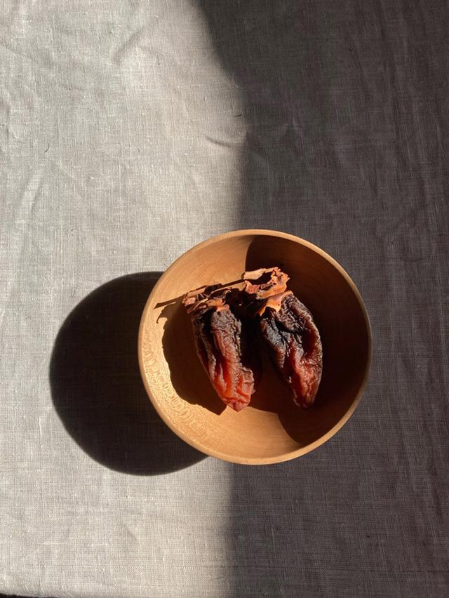 画像: 地元の大きな渋柿で干し柿も作りました。
