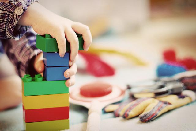 画像: 思春期の男の子が、親に反抗する理由