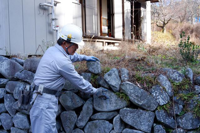 画像1: コンクリートを使わない、「空石積み」の技と知恵を垣間見る