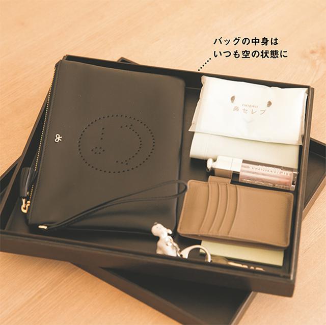 画像: 17:30 バックの中身はすべて出す