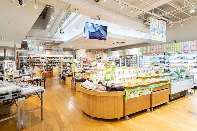 画像: 郷土色豊かな特産品や工芸品なども充実しています