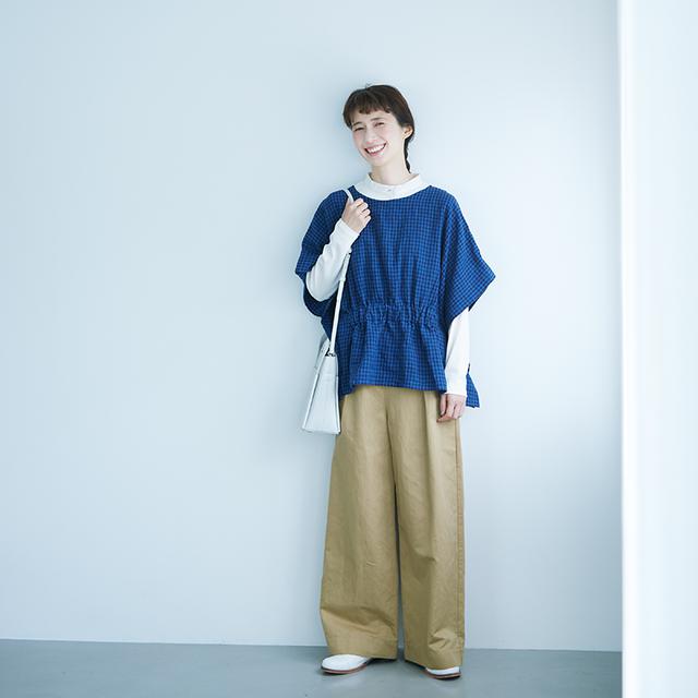 画像: トップス 10,800円/ロワズィール パンツ 19,400円/アデュートリステス