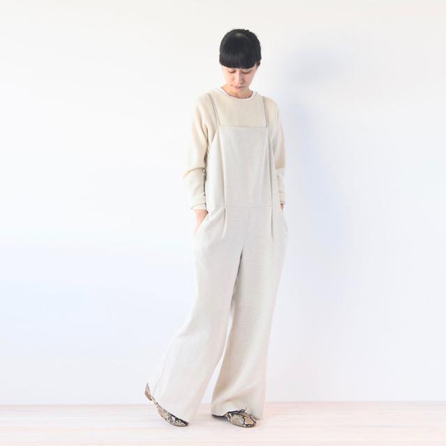 画像: パイソンフラットシューズ 14,800円/ムゥムゥヌゥ そのほか、スタイリスト私物
