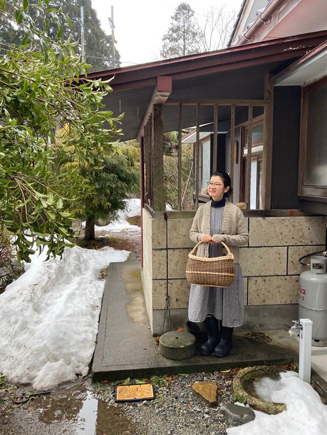 画像: 庭の雪も溶けたり積もったり