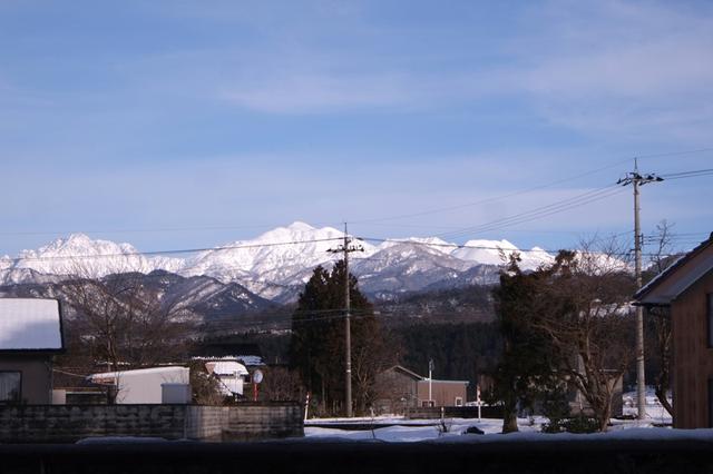 画像: 玄関から見える北アルプス立山連峰と剣岳