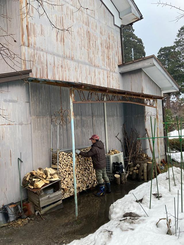 画像: 家人の週末の楽しみ、薪作り