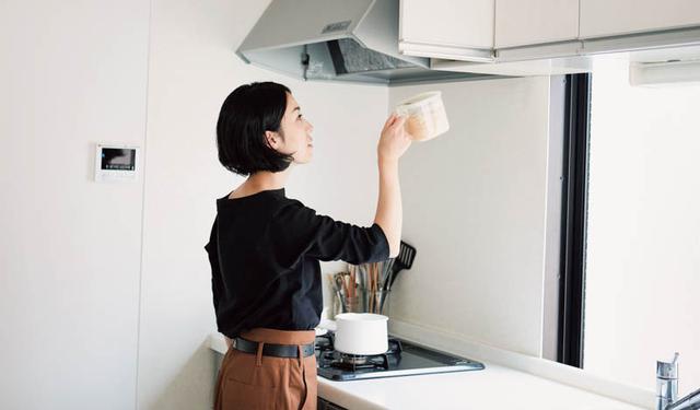 画像1: 実践 3 砂糖やスパイス類は、コンロのそばへ移動