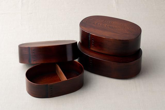 画像: 小、中、大の3サイズ。幅16.5~×奥行10.8~×高さ5.3cm~、容量435ml~、価格7,600円(税抜)~
