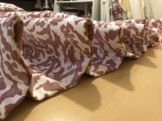 画像: 芯地の深さにミシンで縫う